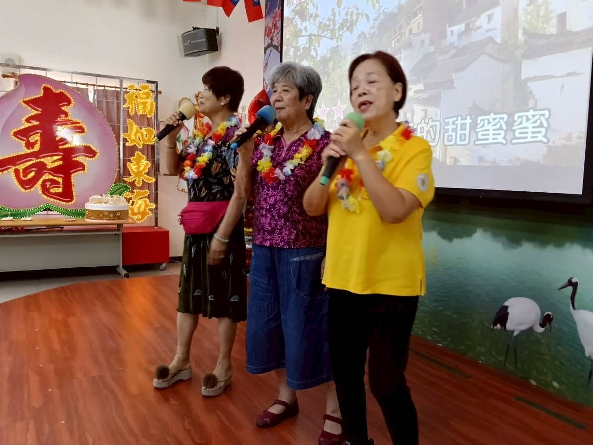 慶賀百歲人瑞沈爺爺嵩壽 高雄榮家溫馨慶生歡樂滿堂