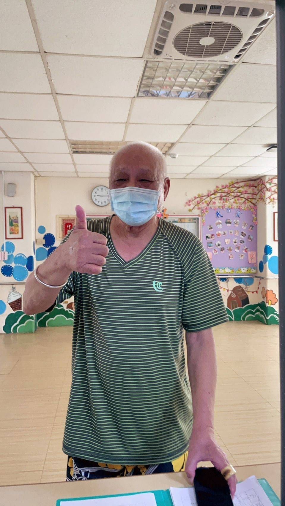 慶福基金會捐贈涼感衣 關懷高雄榮家長輩清涼度夏