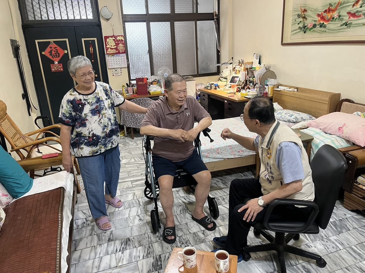 榮民郭燕潁獲頒保衛臺灣紀念章 迎來榮耀