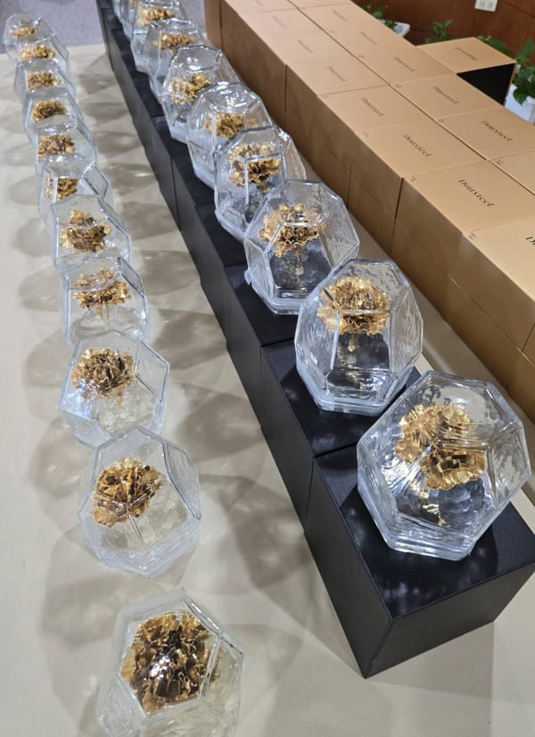 南應大60周年校慶 捐款回禮來自傑出校友的設計