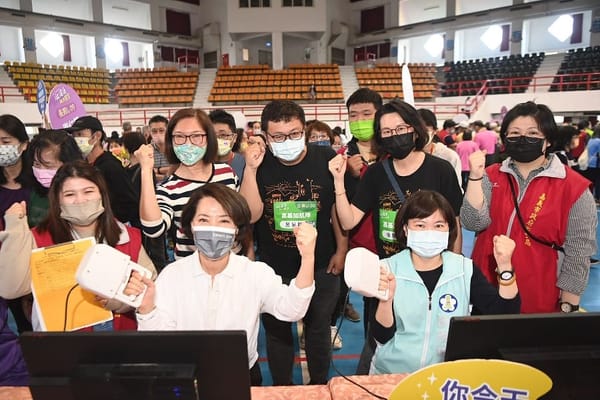 嘉義市推廣科技運動辦理「i嘉科技運動會」43隊近500人 肌力競賽體驗新奇有趣