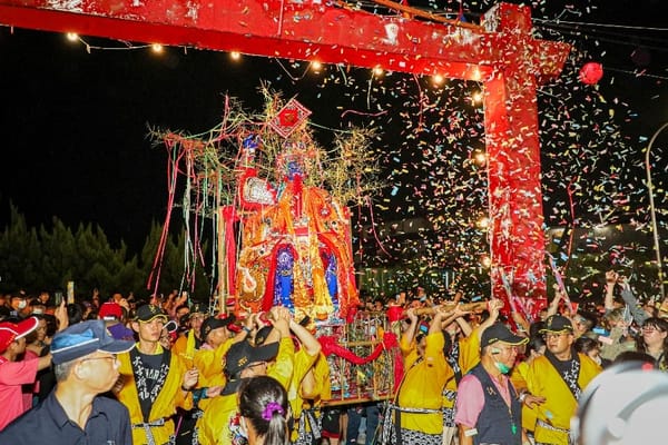 嘉義民雄大士爺祭重頭戲「火化昇天」登場為眾人祈願平安和祛除災厄