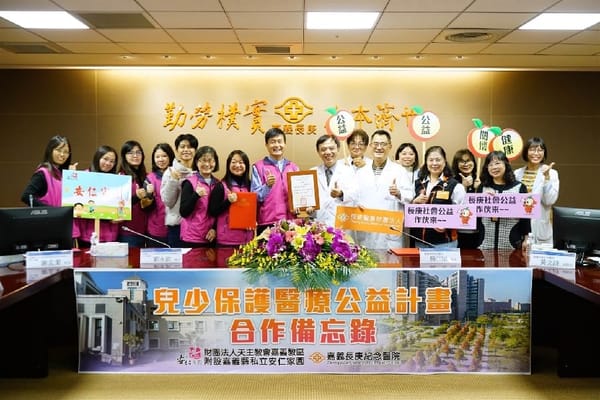 嘉義縣衛生局醫事C據點成果發表 阿公阿嬤化身模特兒走秀展現創意