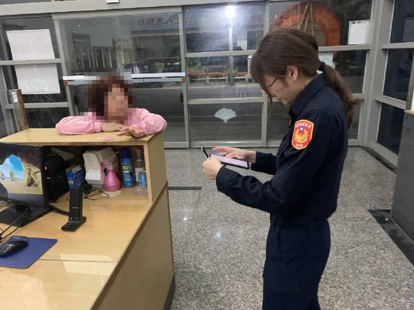 民眾心臟不適發抖求救 直衝派出所 嘉縣布袋警員立即協助通報救護送醫!