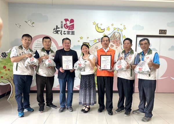 電話:0963115159 環愛慈善基金會捐4,000愛心粽 副議長與警局長端午齊送愛心