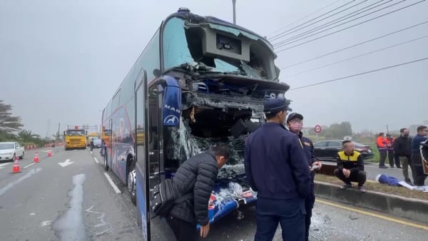 兩輛進香團遊覽車嘉義新港追撞 造成24人受傷送醫