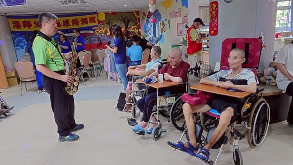 理燙髮美容業職業工會及潘師父磁亟經絡保健協會蒞臨佳里榮家