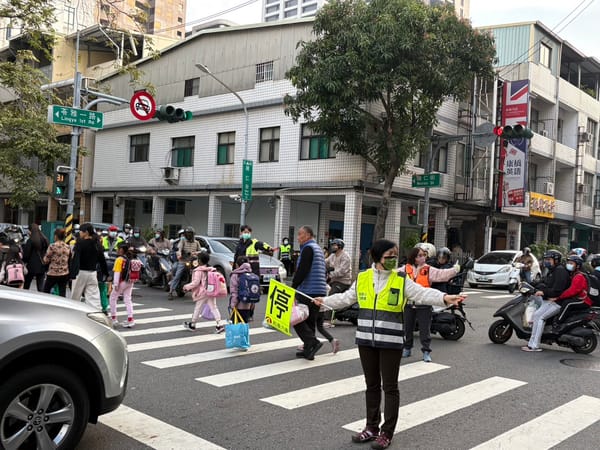 開學日 警力護航 安全無憂